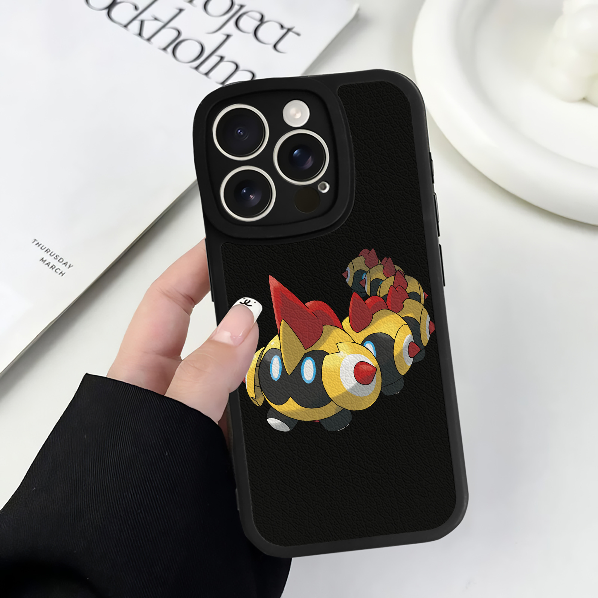 （画像用） ポケットモンスター Pokémon 【iPhone 16シリーズ対応】シリコンスマホケース（レザー調） 材質：シリコン